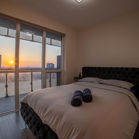 Luxury Condo W/Mesmerizing Sunset Views & Free Parking Toronto Exterior foto