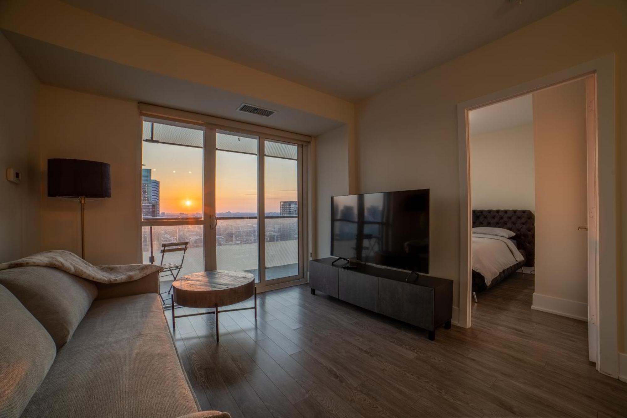 Luxury Condo W/Mesmerizing Sunset Views & Free Parking Toronto Exterior foto